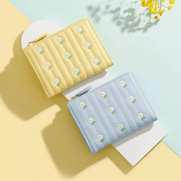 w028, Short wallet, embroidered with flowers, small size, portable, foldable, suitable for female students