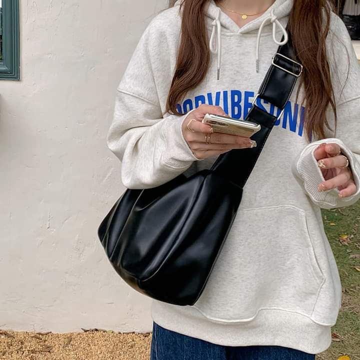 A043, Soft leather shoulder bag, tote shape, large capacity, a lot for women and students