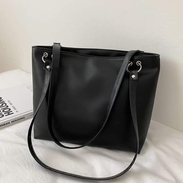 a037, A large tote-style shoulder bag with a large capacity that goes with every outfit. popular fashion style