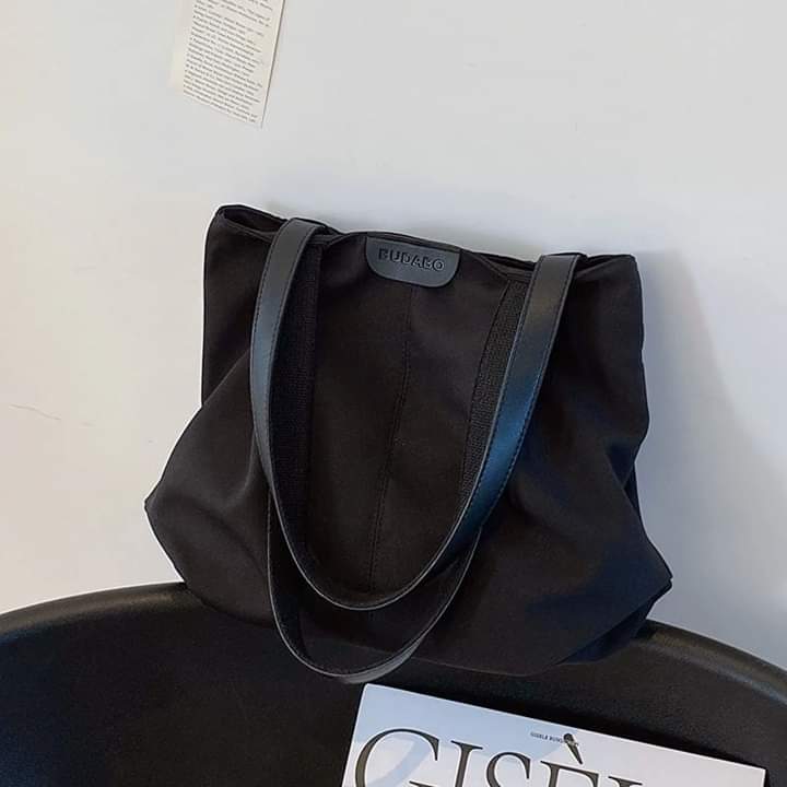 c046, casual shoulder bag, large capacity, can hold a lot of things, goes with every outfit for women