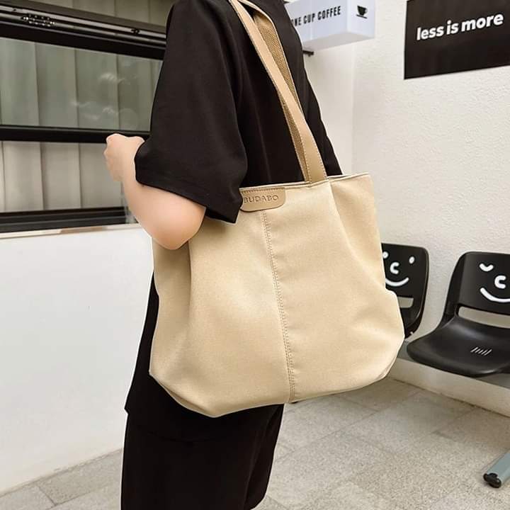 c046, casual shoulder bag, large capacity, can hold a lot of things, goes with every outfit for women