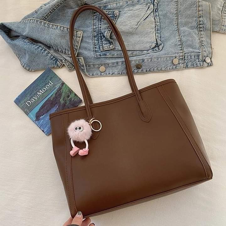C059 Vintage PU leather shoulder bag, large capacity, Korean style, fashion, minimalist style, good quality, for women, handbag.
(No Keychain)
