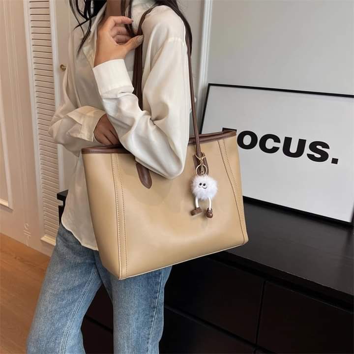 C059 Vintage PU leather shoulder bag, large capacity, Korean style, fashion, minimalist style, good quality, for women, handbag.
(No Keychain)