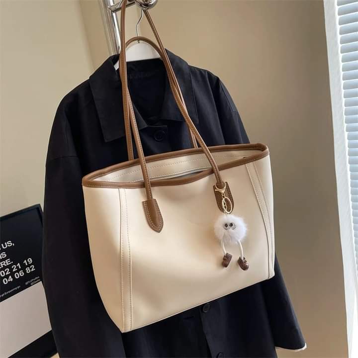 C059 Vintage PU leather shoulder bag, large capacity, Korean style, fashion, minimalist style, good quality, for women, handbag.
(No Keychain)