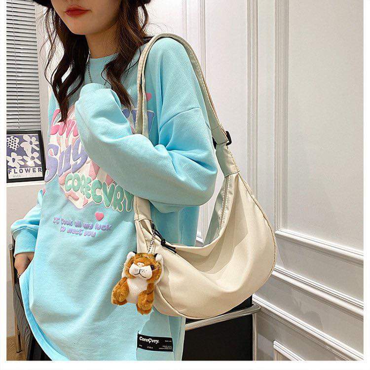 M013, Autumn and winter big bag women's 2022 new trendy nylon cloth texture dumpling bag simple messenger crescent bag commuter armpit bag