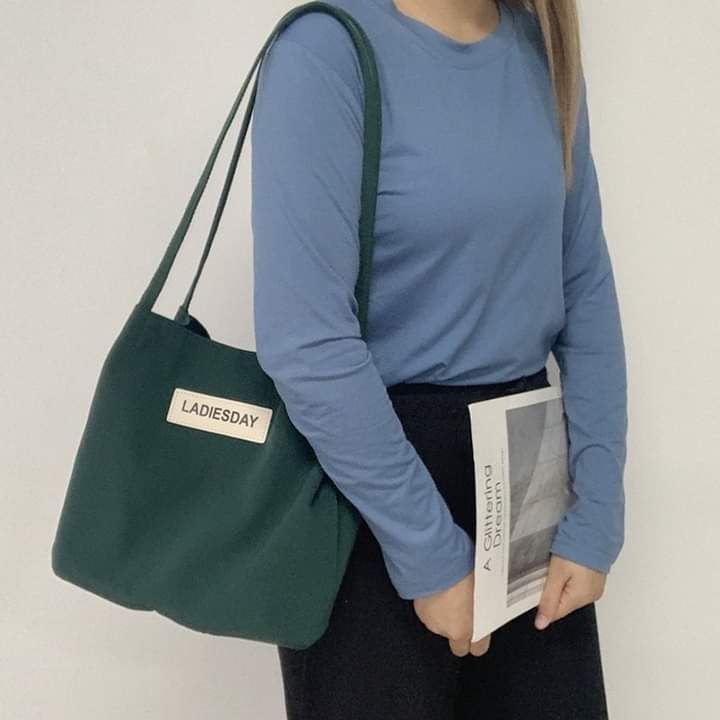 c030, Korea style tote bag,can hold books, umbrellas and water bottles.There are buttons and a small pocket inside. It's a butt shape.