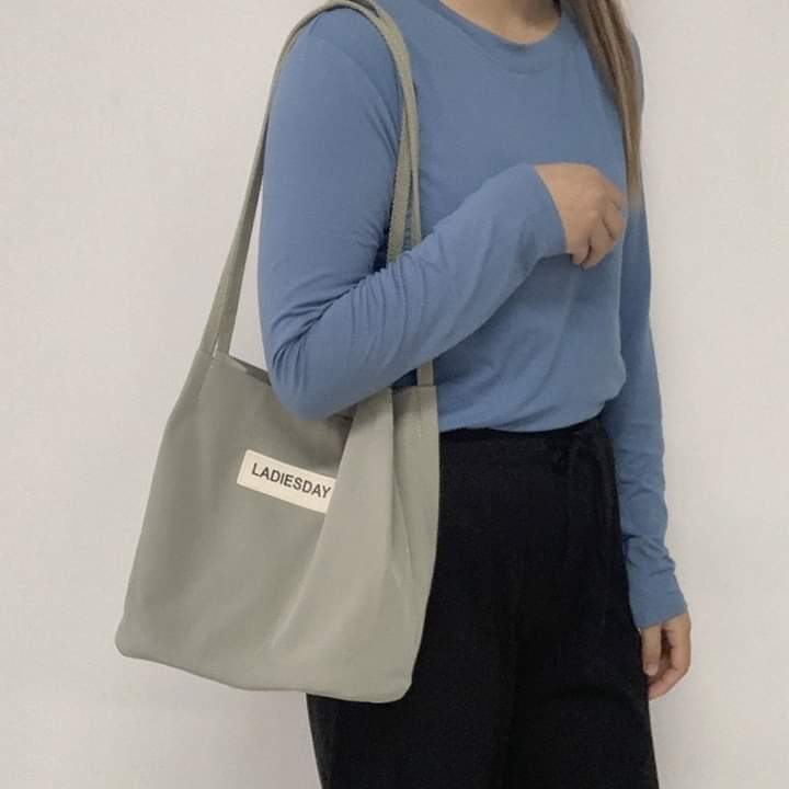 c030, Korea style tote bag,can hold books, umbrellas and water bottles.There are buttons and a small pocket inside. It's a butt shape.