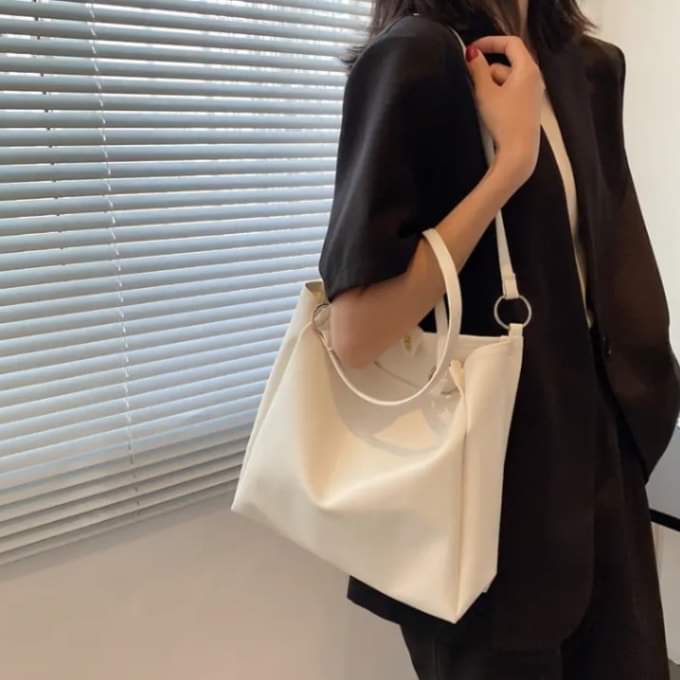 c042, New style ladies Korean fashion shoulder bag large capacity fashion messenger bag