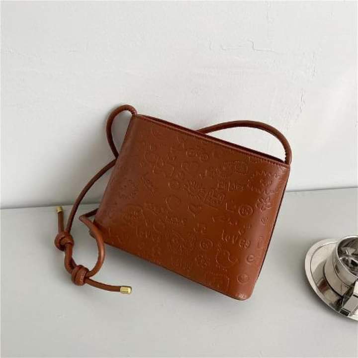 A084, Korean version of the bag on the new French niche sense bucket bag women 2023 tide summer all-match western style shoulder Messenger bag women