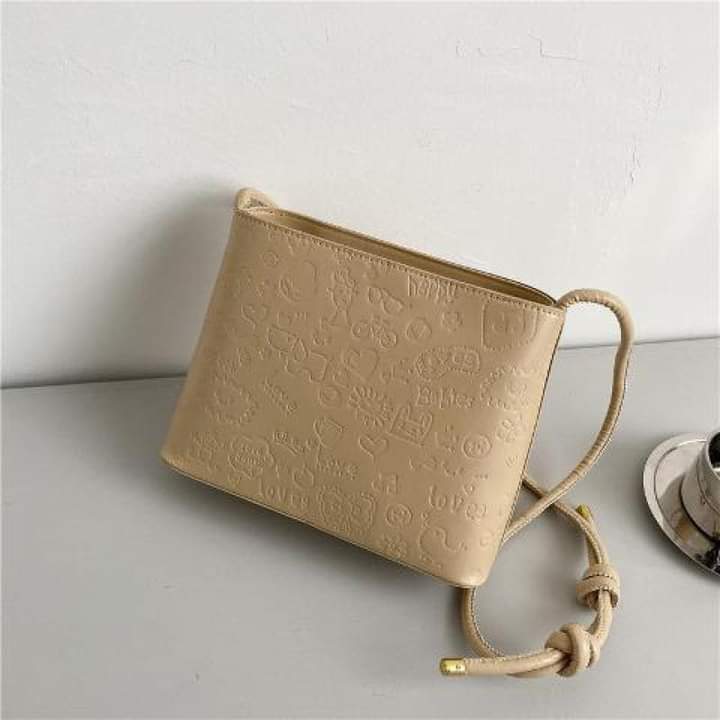 A084, Korean version of the bag on the new French niche sense bucket bag women 2023 tide summer all-match western style shoulder Messenger bag women