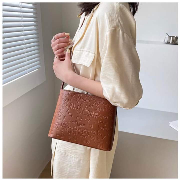 A084, Korean version of the bag on the new French niche sense bucket bag women 2023 tide summer all-match western style shoulder Messenger bag women