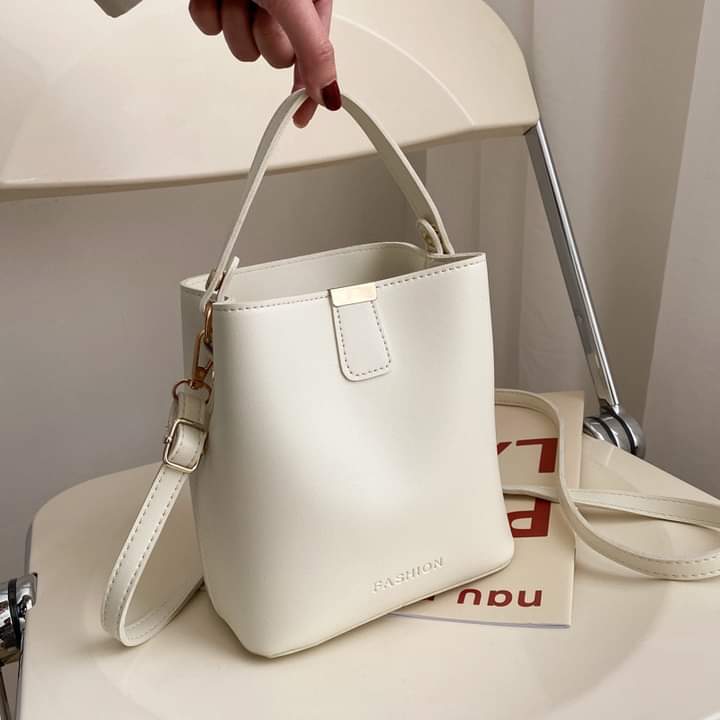 F012, Women's Bags Women's Messenger Bag High-end Handbag Female Niche Vegetable Basket Commuter Female Bag Large Capacity