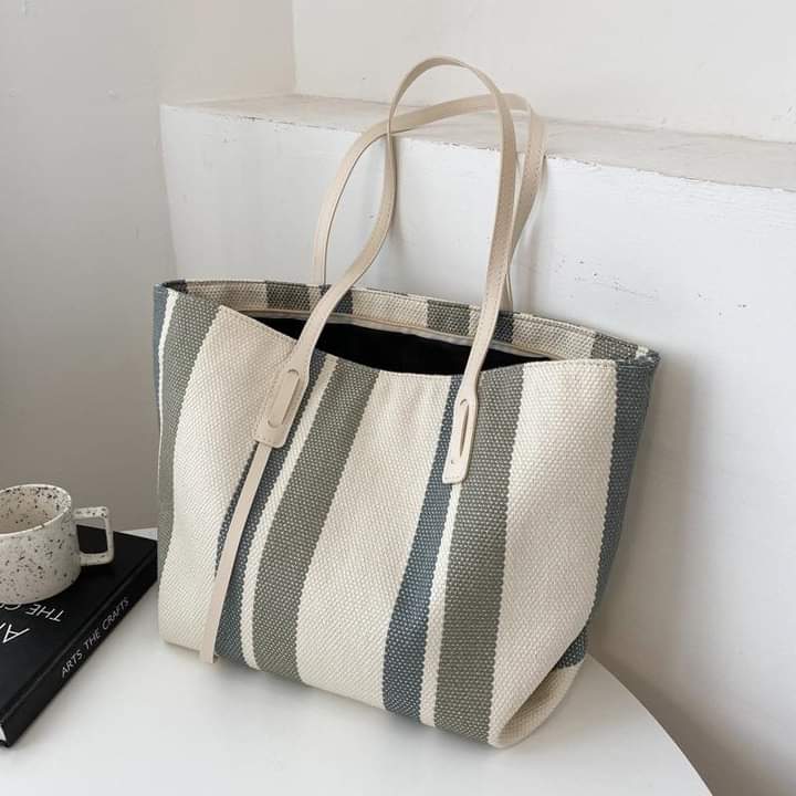 C68, Korean version of large-capacity women's shoulder bag women's new simple vertical stripes casual tote bag fashion handbag