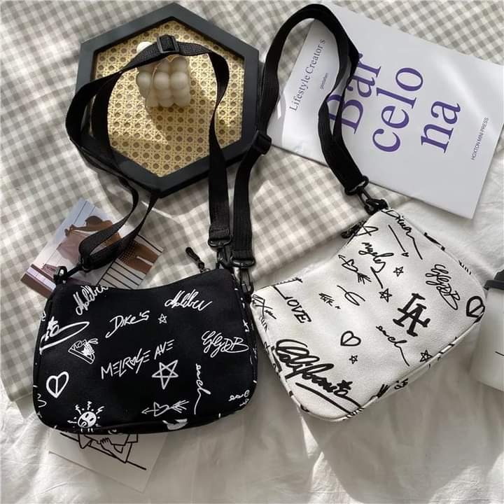 m038, Shoulder bag, cool teenager, black and white graffiti pattern