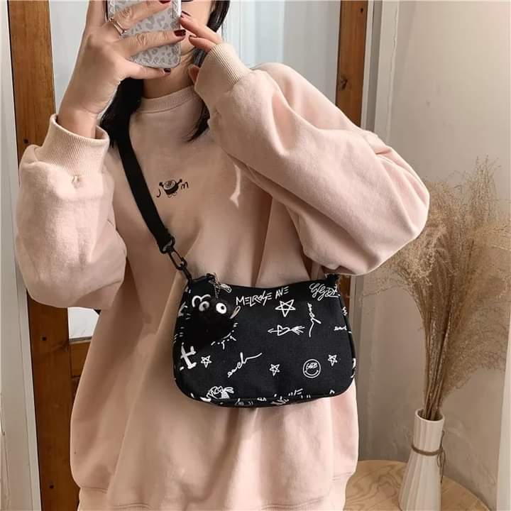 m038, Shoulder bag, cool teenager, black and white graffiti pattern