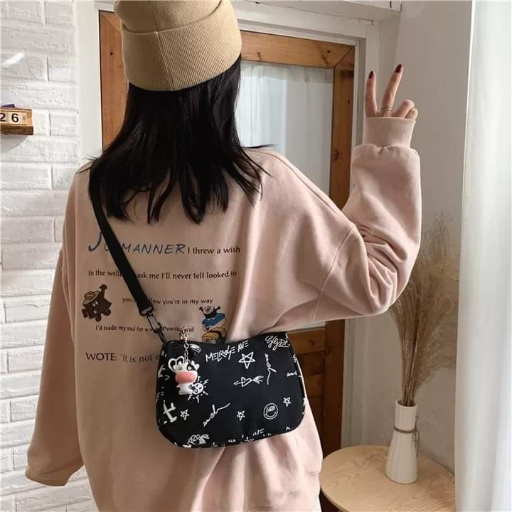 m038, Shoulder bag, cool teenager, black and white graffiti pattern