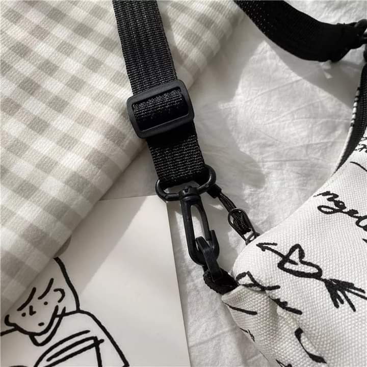 m038, Shoulder bag, cool teenager, black and white graffiti pattern