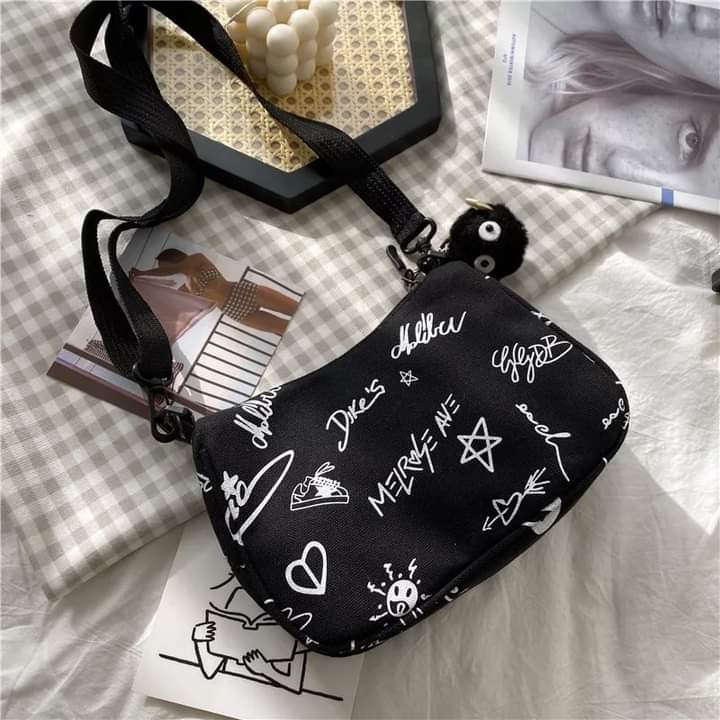 m038, Shoulder bag, cool teenager, black and white graffiti pattern