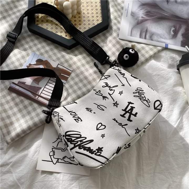 m038, Shoulder bag, cool teenager, black and white graffiti pattern