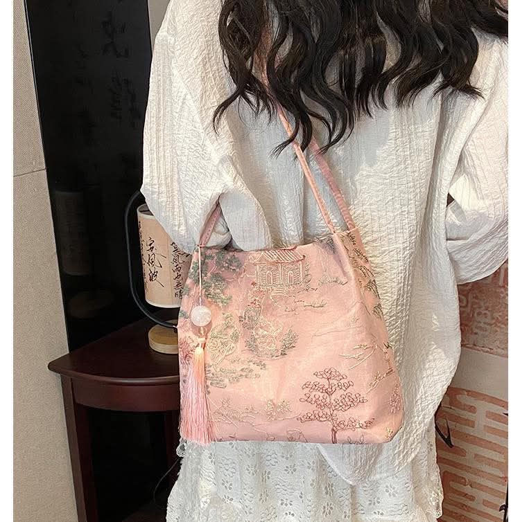 C42, New Chinese style national style large capacity bag female 2025 new summer fashion embroidered silk shoulder tote bag