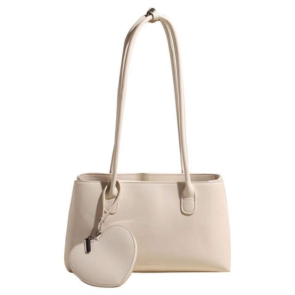 a055, Leather shoulder tote bag လေး အရမ်းလှ ဘေးက heart အိတ်သေးသေးလေးလည်းပါတာမို့ ချစ်စရာကောင်းသောပါရှင့် ပစ္စည်းလည်းအများကြီးဆန့်တဲ့အိတ်လေးပါရှင့်
