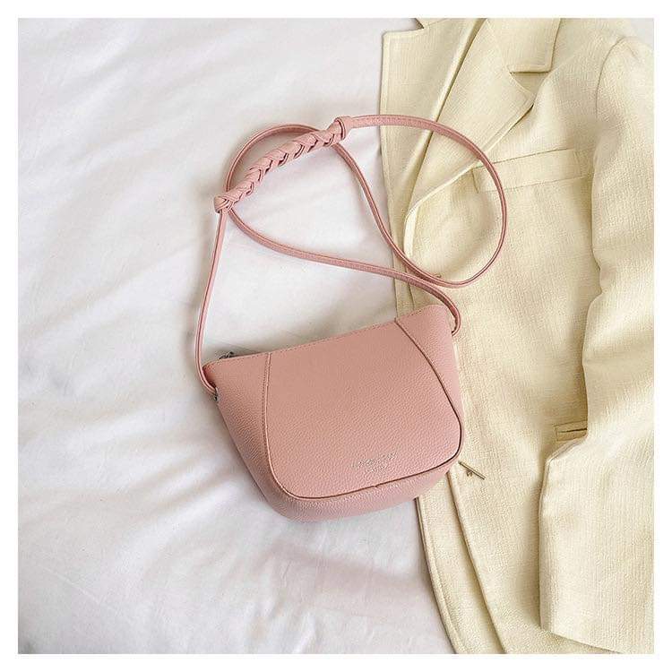 A061, 2024 new spring and summer popular small bag Korean simple ins texture shoulder messenger bag foreign style bucket bag
Size:23* 15cm