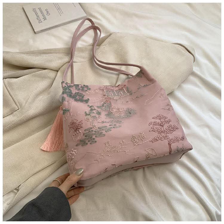 C42, New Chinese style national style large capacity bag female 2025 new summer fashion embroidered silk shoulder tote bag