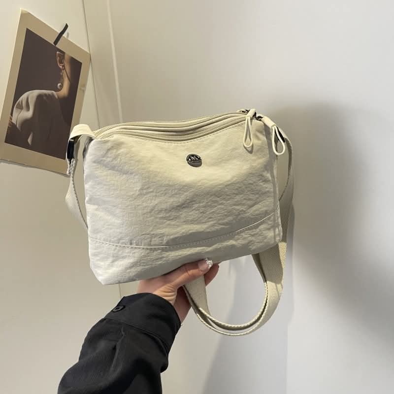 m49, Multi-layer Crossbody Bag, ရိုးရိုးရှင်းရှင်းလေးကိုမှ အကန့်လေးတွေလည်းအများကြီးပါတာမို့ ပစ္စည်းလေးတွေ organize လုပ်လို့ရပါမယ်ရှင့်