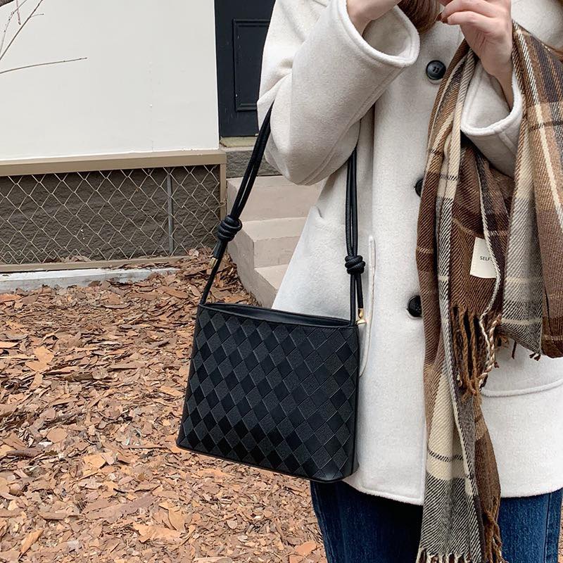 A006, Casual tide bag 2022 new bucket bag female messenger bag all-match ins foreign temperament commuter shoulder bag