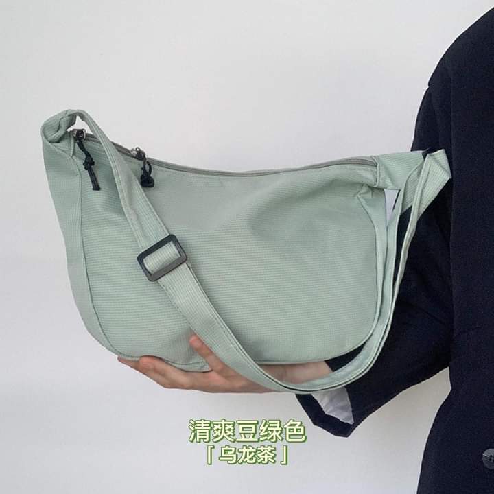 M068, Korean style all-match student ins Japanese Harajuku simple waffle literary one-shoulder solid color messenger bag