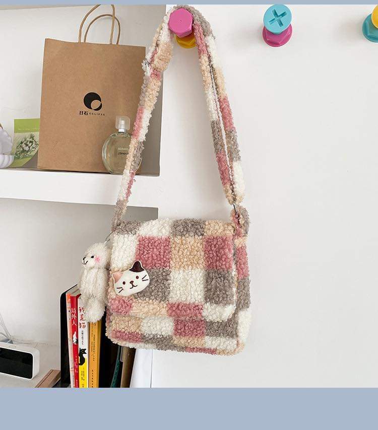 M070, Japanese college style vintage style soft girl contrasting lamb hair plaid shoulder bag cute cute cat student bag