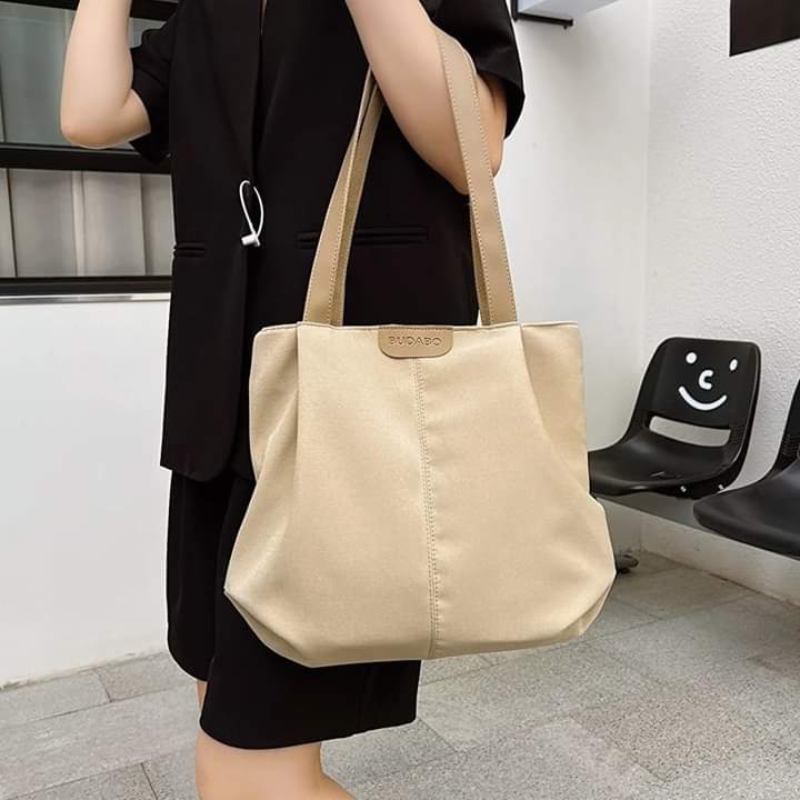 c046, casual shoulder bag, large capacity, can hold a lot of things, goes with every outfit for women