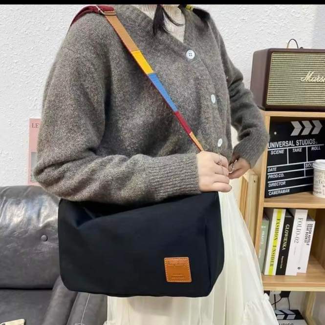 m024, women's shoulder bag Korean style teenage fashion Shoulder bag, canvas, strong strap.