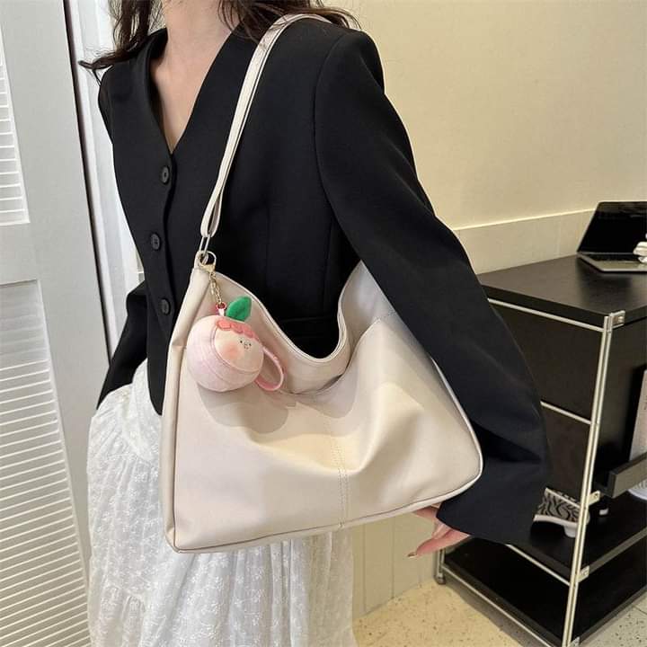 A044, Large capacity bag 2024 new fashion shoulder messenger bag simple this year popular personality bucket bag