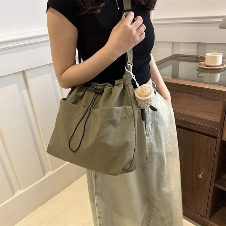 m004,Preferred casual shoulder bag, rectangular shape, small size, high-end, popular fashion, for women.