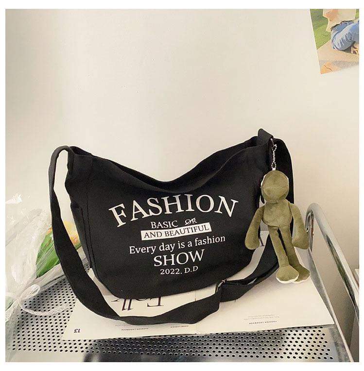 M010 Foreign trade Korean version of the alphabet canvas bag female 2022 new fashion all-match tote bag students class large capacity
