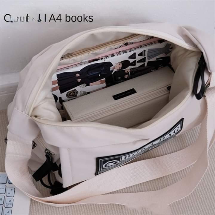 m040, shoulder bag Messenger style, loose fit, can hold a lot of items, Japanese and Korean retro style