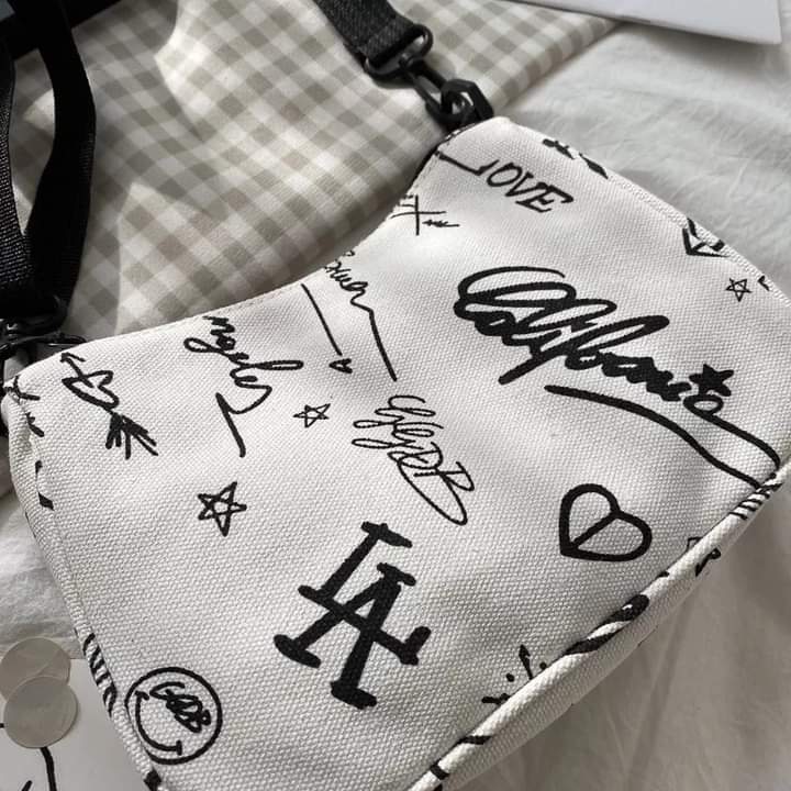 m038, Shoulder bag, cool teenager, black and white graffiti pattern