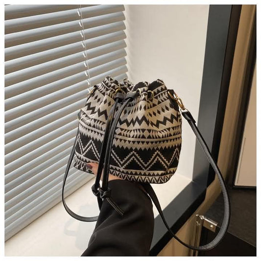 M83, 2024 Autumn New Personalized Casual Popular One-Shoulder Ethnic Style Crossbody Drawstring Bucket Bag for Women