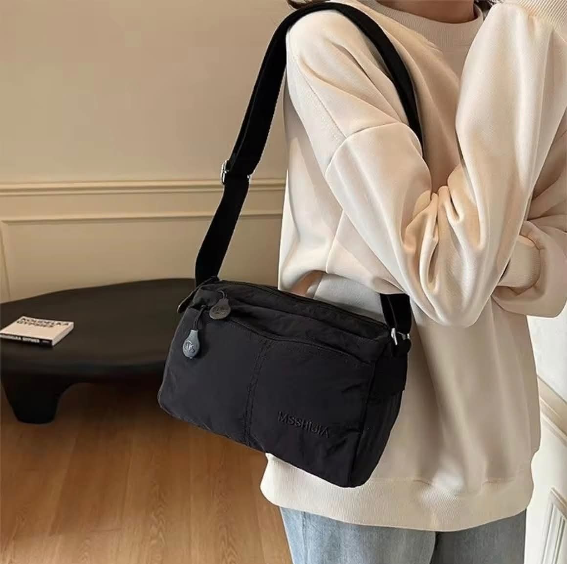 M11, အိတ်အကန့်များများလေးပါတာလေးကြိုက်ကြတဲ့ကာကာတို့အတွက် မိုးစိုလဲခံစေတဲ့အိတ်လေးပါရှင့် 🥰