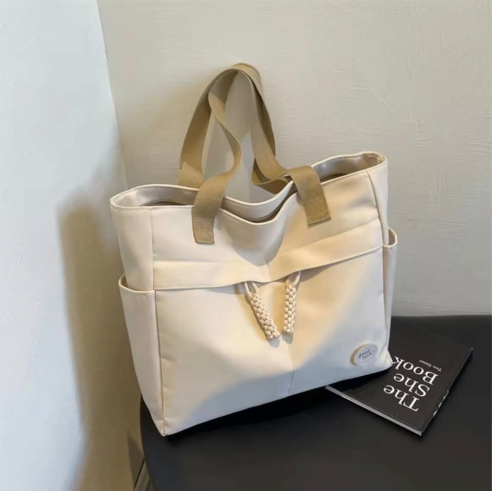 C12,Japan style shoulder bag လေးပါရှင့်၊ အိတ် size လဲကြီးပြီး၊ ကျောင်းသုံး ရုံးသုံးအဆင်ပြေစေမဲ့အိတ်လေးပါရှင့် 🥰