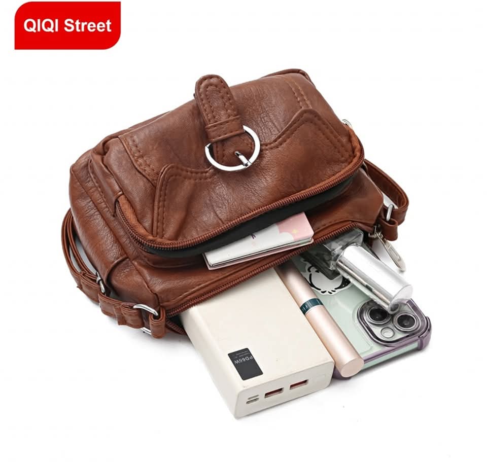 A22,Daily အနေနဲ့ သုံးလို့အဆင်ပြေတဲ့ leather အိတ်လေးပါရှင့်၊ ရေစိုခံ PU leather နဲ့ ပြုလုပ်ထားပြီး နေ့စဉ်သုံးဖို့အတွက် ခိုင်ခံ့ပြီး ကြာရှည်ခံပါတယ်၊ ပေါ့ပါးတဲ့အိတ်  🥰