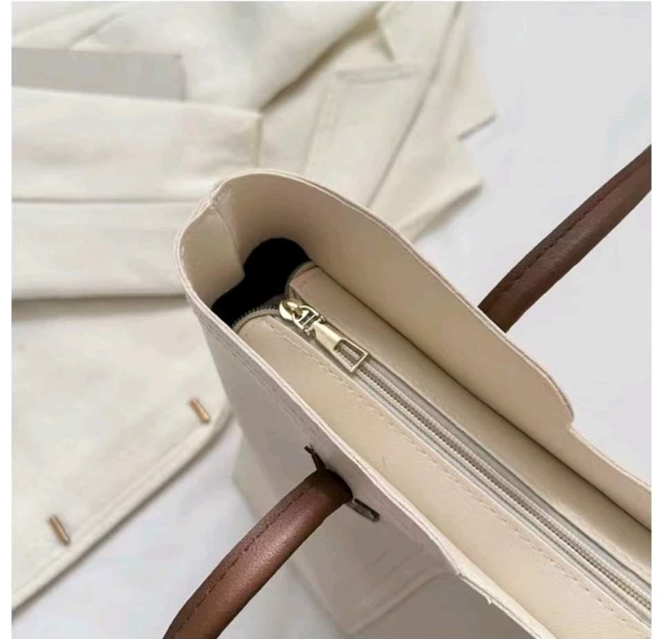 C04,shoulder bag for women, can hold a lot of things, Korean style fashion, simple, with zipper, popular, PU leather.

Size-37*26cm