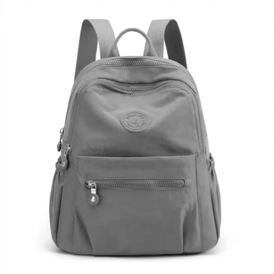 B10,စမတ်ကျ‌သောအိတ်‌ဒီဇိုင်းလေး၊ သယ်သွားရန်လွယ်ကူပြီး ခရီးသွားတဲ့အခါသင့်တော်ပါတယ် ၊ အလေးမများသောကြောင့် ခန္ဓာကိုယ်ပင်ပန်းမှုမရှိစေနိုင်ပါဘူးရှင့် 🥰