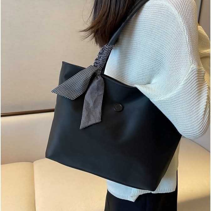 C55,Nylon tote bag ရိုးရိုးရှင်းရှင်းလေးလှနေမယ့် အိတ်ကလေးကို preorder မှာလို့ရပါတယ်နော်