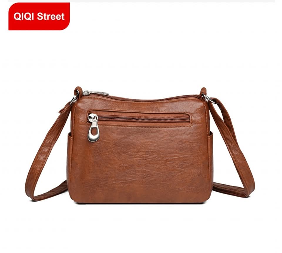 A22,Daily အနေနဲ့ သုံးလို့အဆင်ပြေတဲ့ leather အိတ်လေးပါရှင့်၊ ရေစိုခံ PU leather နဲ့ ပြုလုပ်ထားပြီး နေ့စဉ်သုံးဖို့အတွက် ခိုင်ခံ့ပြီး ကြာရှည်ခံပါတယ်၊ ပေါ့ပါးတဲ့အိတ်  🥰