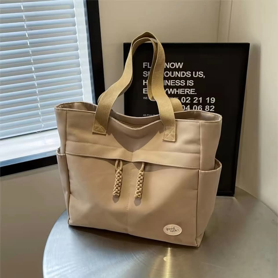 C12,Japan style shoulder bag လေးပါရှင့်၊ အိတ် size လဲကြီးပြီး၊ ကျောင်းသုံး ရုံးသုံးအဆင်ပြေစေမဲ့အိတ်လေးပါရှင့် 🥰