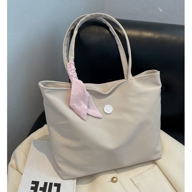 C55,Nylon tote bag ရိုးရိုးရှင်းရှင်းလေးလှနေမယ့် အိတ်ကလေးကို preorder မှာလို့ရပါတယ်နော်