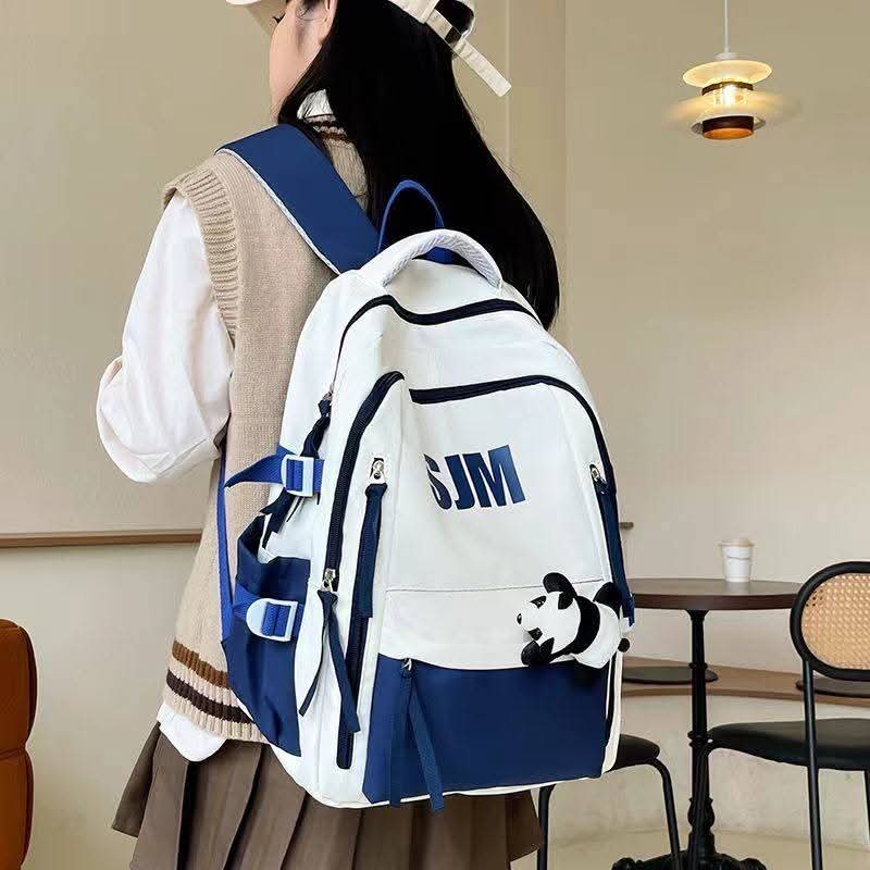 B49, school bag for young men and women

Design လေးက အထာကျပြီး၊ အိတ်အကန့်များတာမို့ high school အတွက်ပဲသုံးသုံး/ uniအတွက်ပဲသုံးသုံး အဆင်ပြေသောအိတ်လေးပါနော်..