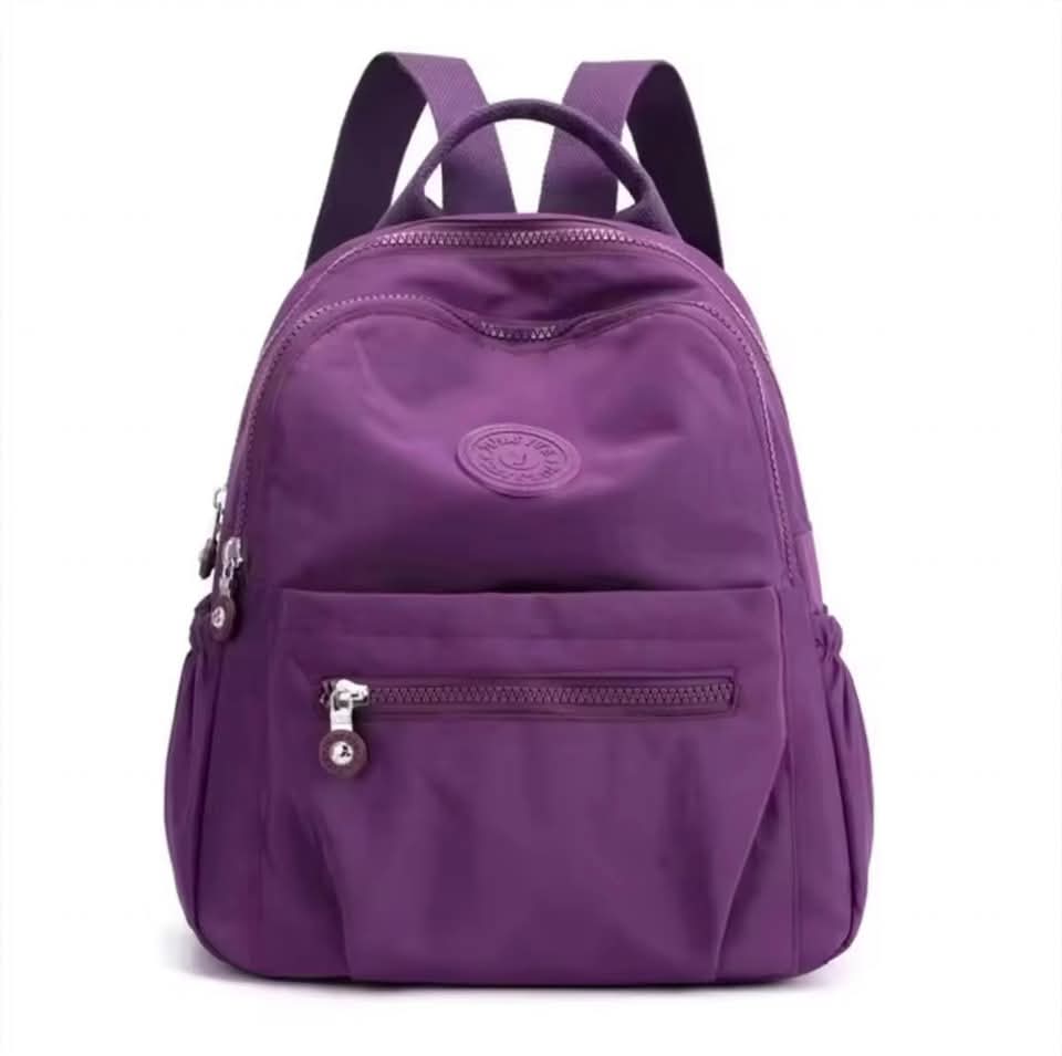 B10,စမတ်ကျ‌သောအိတ်‌ဒီဇိုင်းလေး၊ သယ်သွားရန်လွယ်ကူပြီး ခရီးသွားတဲ့အခါသင့်တော်ပါတယ် ၊ အလေးမများသောကြောင့် ခန္ဓာကိုယ်ပင်ပန်းမှုမရှိစေနိုင်ပါဘူးရှင့် 🥰